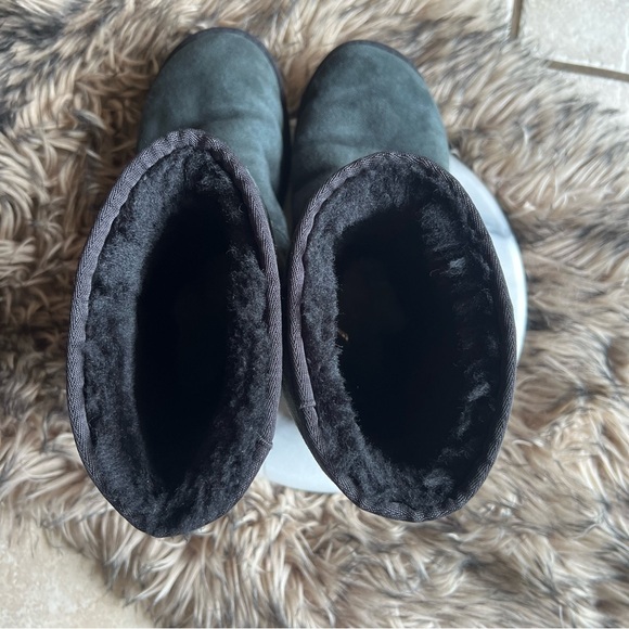 UGG Australia Classic Short Boot - Picture 9 of 14